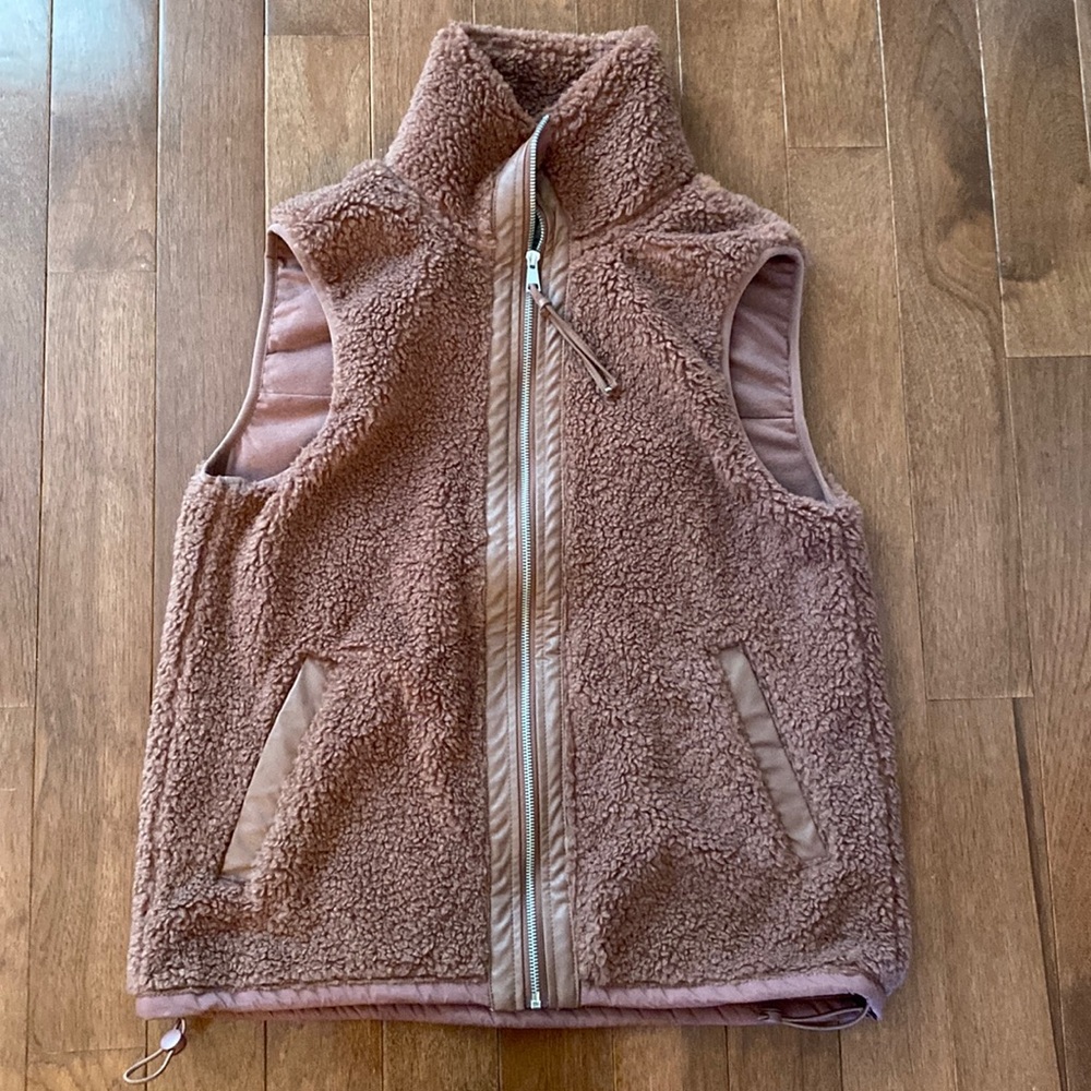 Abercrombie & Fitch Sherpa vest